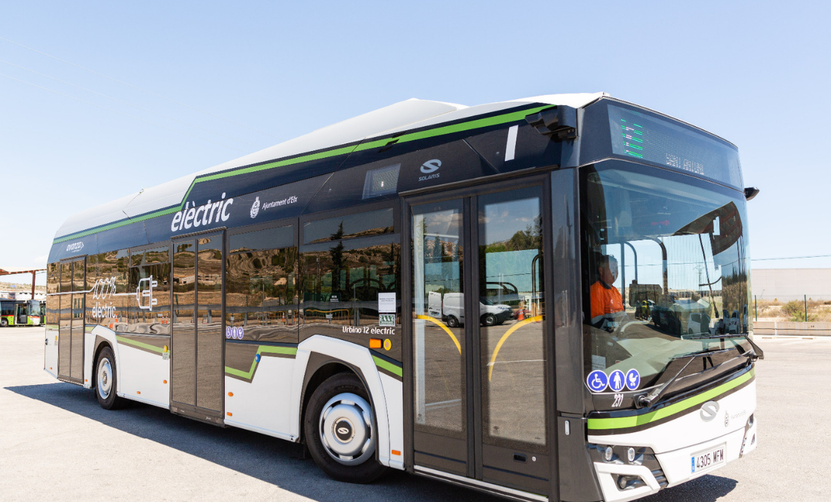 El autobús a pedanías en Elche cierra su semana con una media de más de 3.700 viajeros diarios El autobús a pedanías en Elche cierra su semana con una media de más de 3.700 viajeros diarios