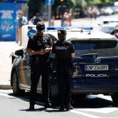 Imagen de archivo de dos agentes de la Policía Nacional