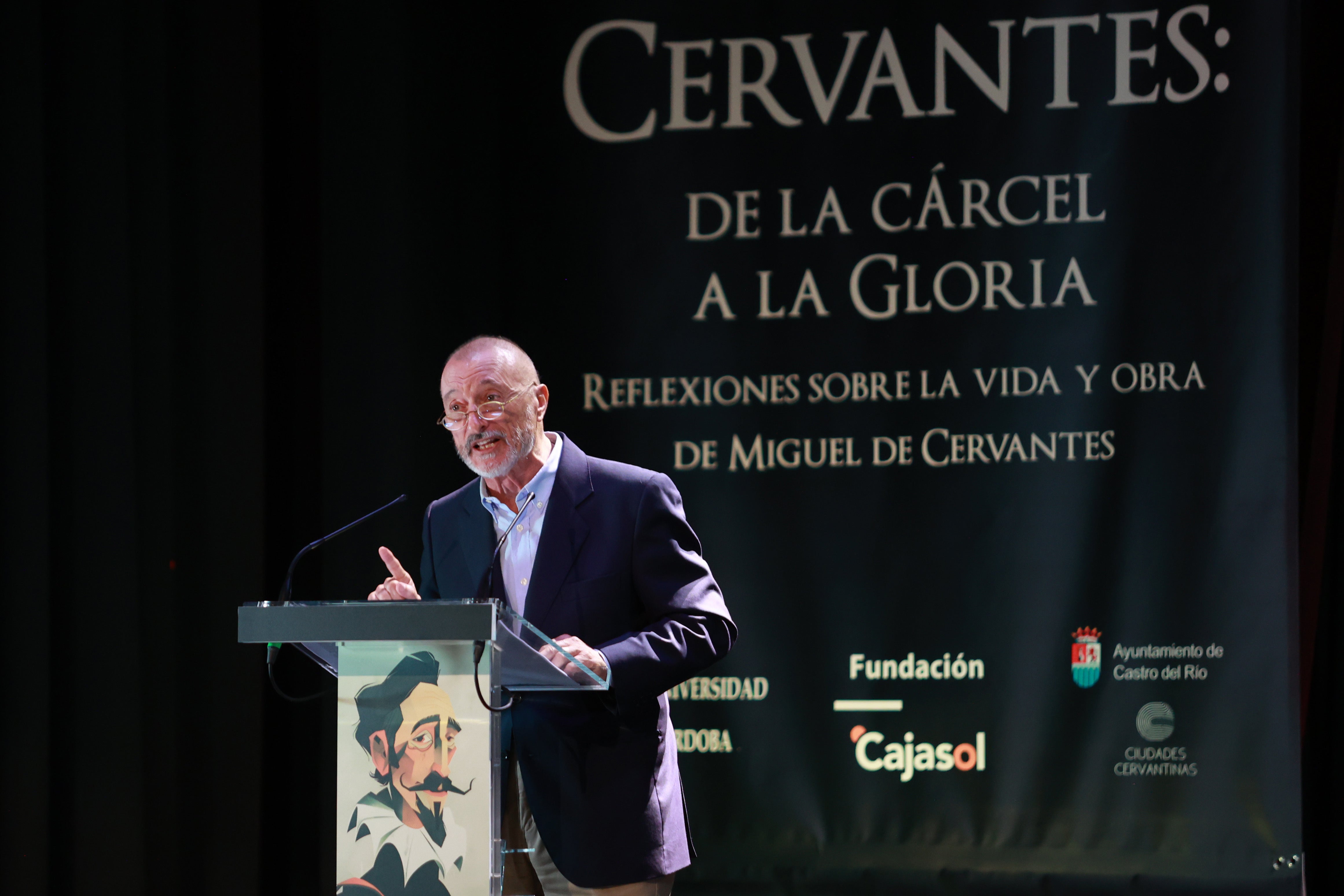 La dura crítica de Pérez-Reverte a Renfe: "Me asombra..." La dura crítica de Pérez-Reverte a Renfe: "Me asombra..."