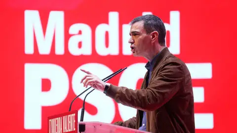 El secretario general del PSOE y presidente del Gobierno, Pedro Sánchez, en la jornada de clausura del 15 Congreso Regional del PSOE de Madrid. El secretario general del PSOE y presidente del Gobierno, Pedro Sánchez, en la jornada de clausura del 15 Congreso Regional del PSOE de Madrid.