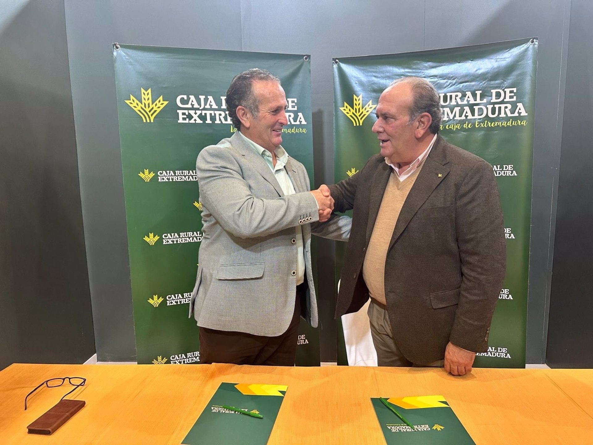 Caja Rural de Extremadura renueva su colaboración con organizaciones agrarias de la región para apoyar al sector Caja Rural de Extremadura renueva su colaboración con organizaciones agrarias de la región para apoyar al sector