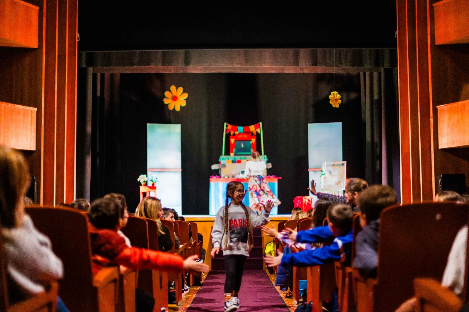 El Ayuntamiento de San Fernando pone en marcha un programa para ofrecer la primera experiencia en el teatro a escolares El Ayuntamiento de San Fernando pone en marcha un programa para ofrecer la primera experiencia en el teatro a escolares