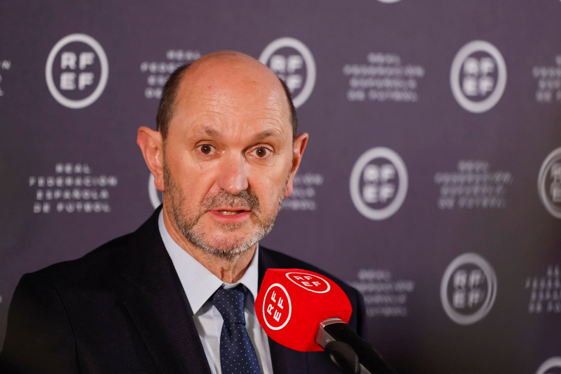 Rafael Louzán: "Las formas que ha puesto en marcha el Real Madrid no son las adecuadas" Rafael Louzán: "Las formas que ha puesto en marcha el Real Madrid no son las adecuadas"