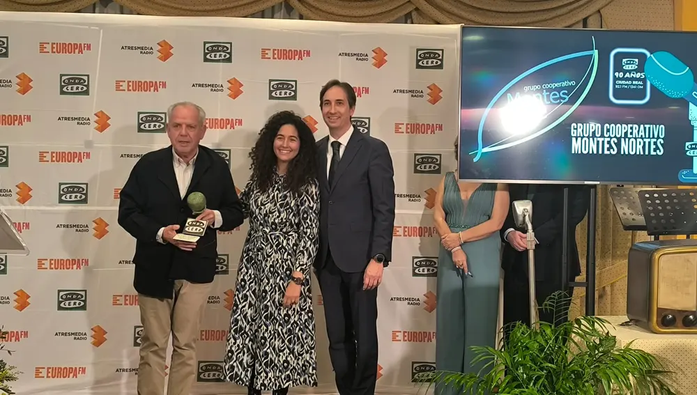 Montes Norte con el premio de Onda Cero Radio Ciudad Real Montes Norte con el premio de Onda Cero Radio Ciudad Real