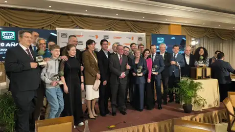 Foto de familia con los diez premiados por Onda Cero Ciudad Real Foto de familia con los diez premiados por Onda Cero Ciudad Real