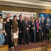 Foto de familia con los diez premiados por Onda Cero Ciudad Real