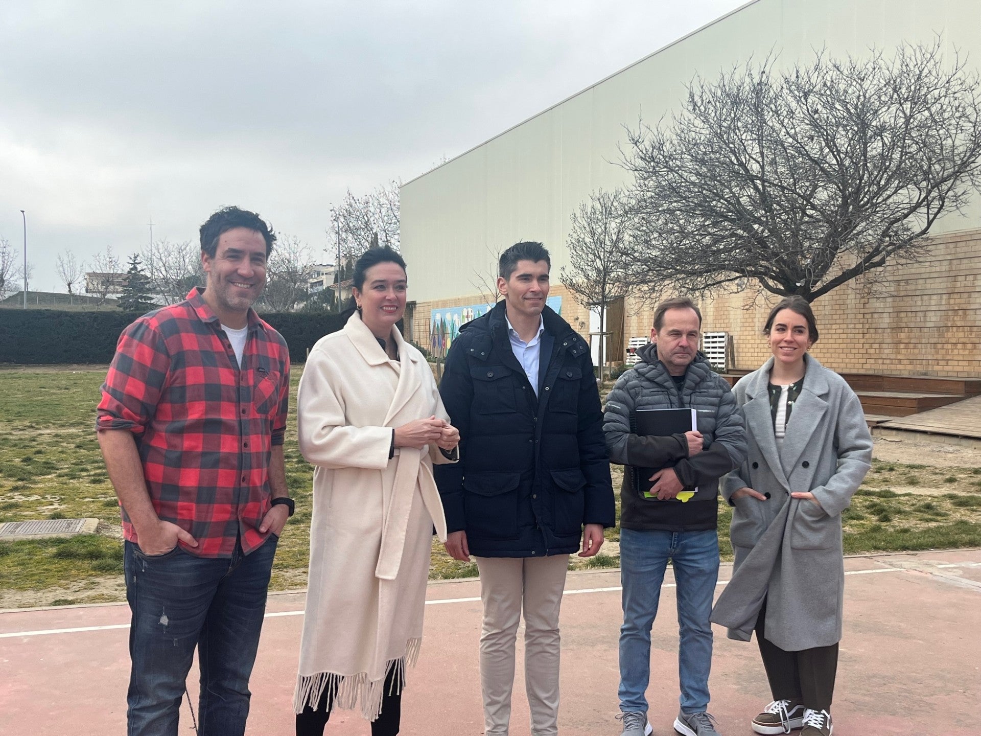 El Colegio Alcoraz sustuirá el cemento del patio por zonas verdes El Colegio Alcoraz sustuirá el cemento del patio por zonas verdes