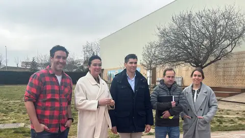 El Colegio Alcoraz sustuirá el cemento del patio por zonas verdes El Colegio Alcoraz sustuirá el cemento del patio por zonas verdes