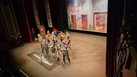 LOS QUE REPARTEN A DOMICILIO LOS QUE REPARTEN A DOMICILIO