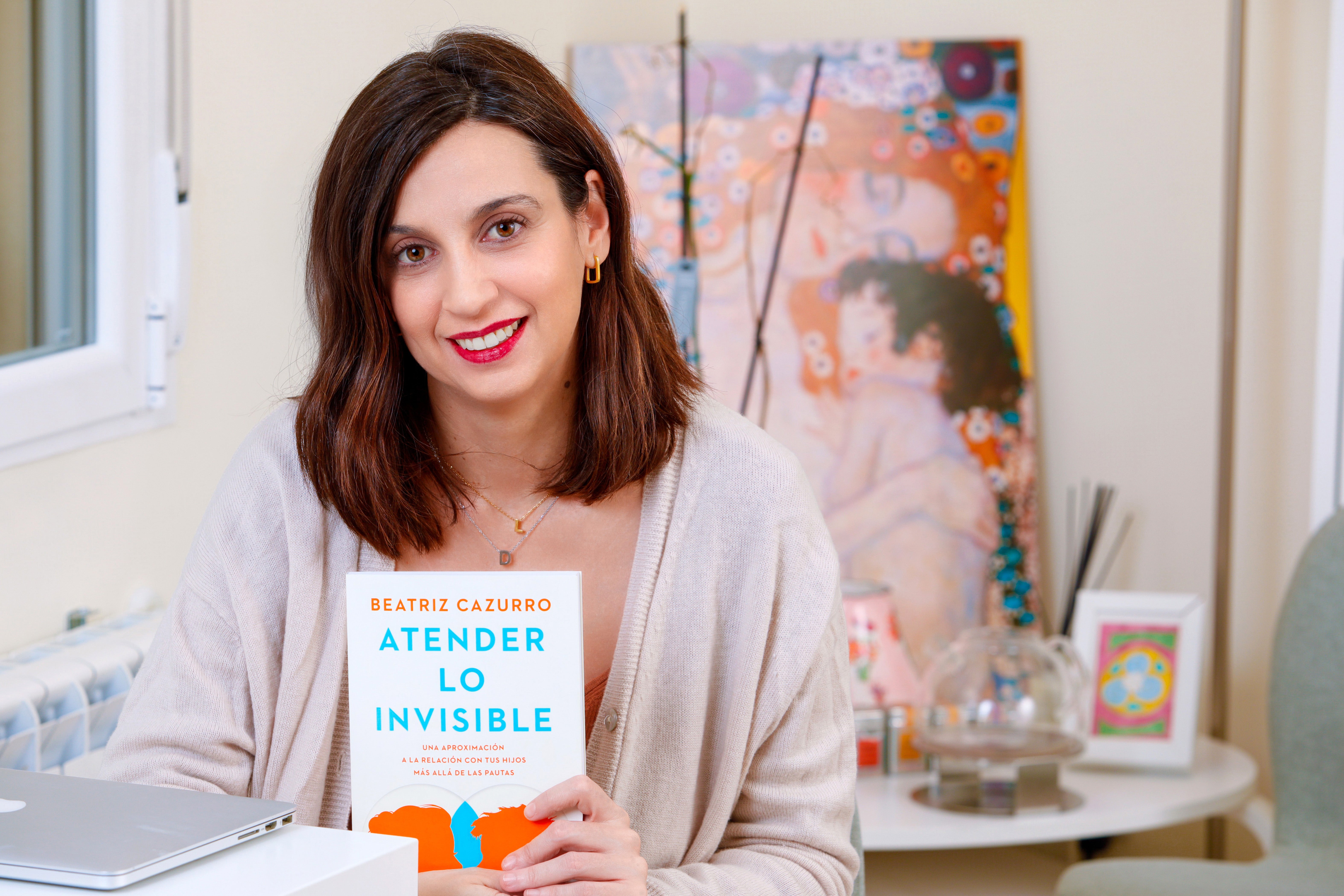 Beatriz Cazurro: "Trata de ser un puente entre asumir la responsabilidad como padres y a la vez entendernos a nosotros" Beatriz Cazurro: "Trata de ser un puente entre asumir la responsabilidad como padres y a la vez entendernos a nosotros"