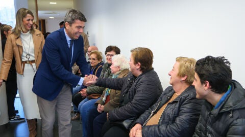 Carlos Maz&oacute;n y la alcaldesa de Crevillent, Lourdes Aznar, en el Centro de Rehabilitaci&oacute;n e Inclusi&oacute;n Social &lsquo;Pare Jofr&eacute;&rsquo;.