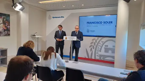 Francisco Soler y Juan de Dios Navarro, concejales en el Ayuntamiento de Elche. Francisco Soler y Juan de Dios Navarro, concejales en el Ayuntamiento de Elche.