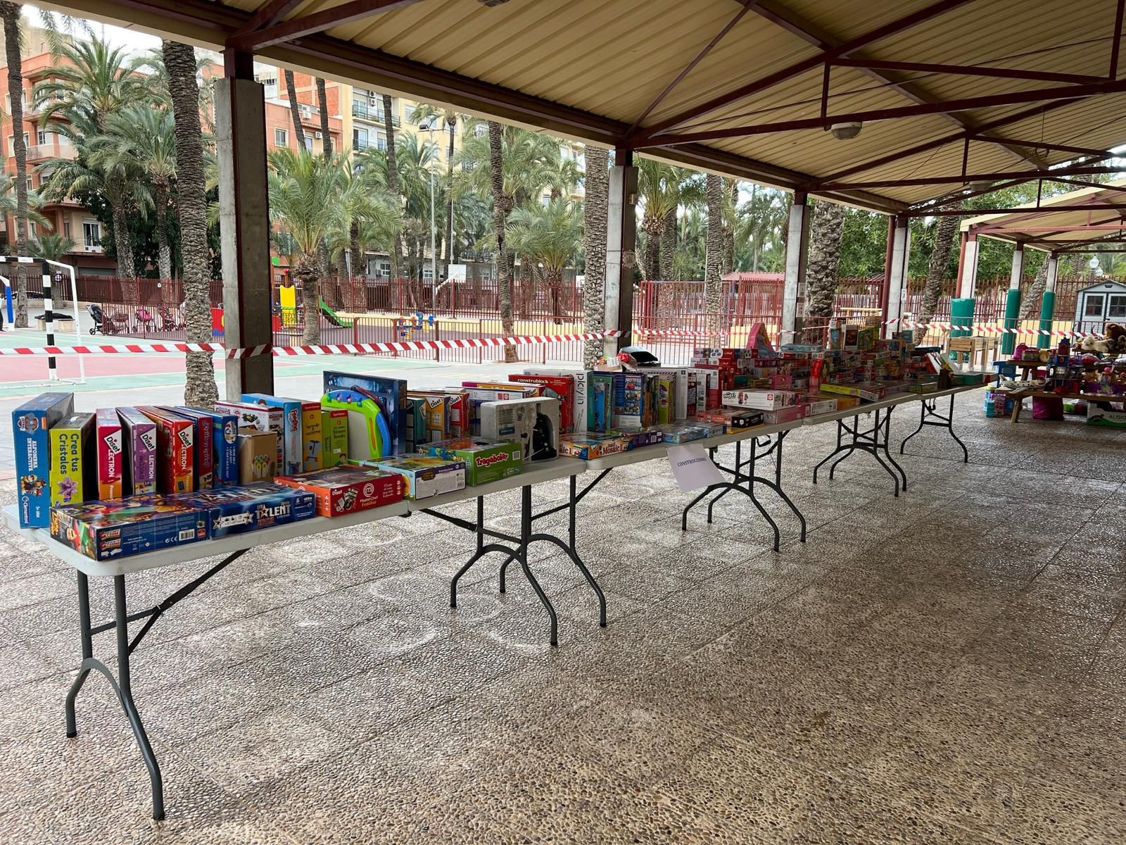 El colegio Luis Cernuda de Elche recauda más de 1.000 euros para donarlos a la fundación ‘Un abrazo de luz’ El colegio Luis Cernuda de Elche recauda más de 1.000 euros para donarlos a la fundación ‘Un abrazo de luz’