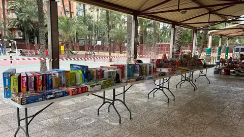 Mercadillo solidario del año 2025 en el colegio Luis Cernuda de Elche. Mercadillo solidario del año 2025 en el colegio Luis Cernuda de Elche.