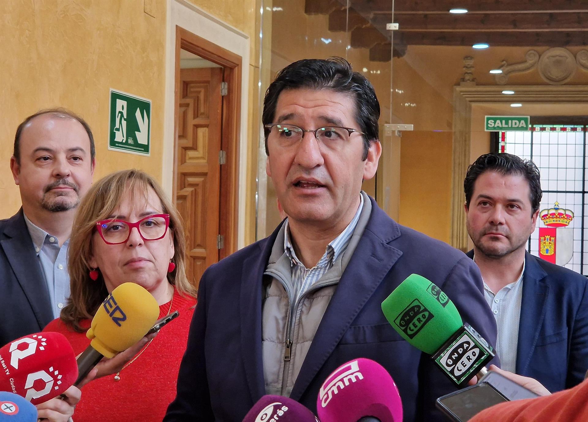 Junta y Gobierno firmarán en las próximas semanas el convenio para garantizar el abastecimiento del Campo de Calatrava Junta y Gobierno firmarán en las próximas semanas el convenio para garantizar el abastecimiento del Campo de Calatrava