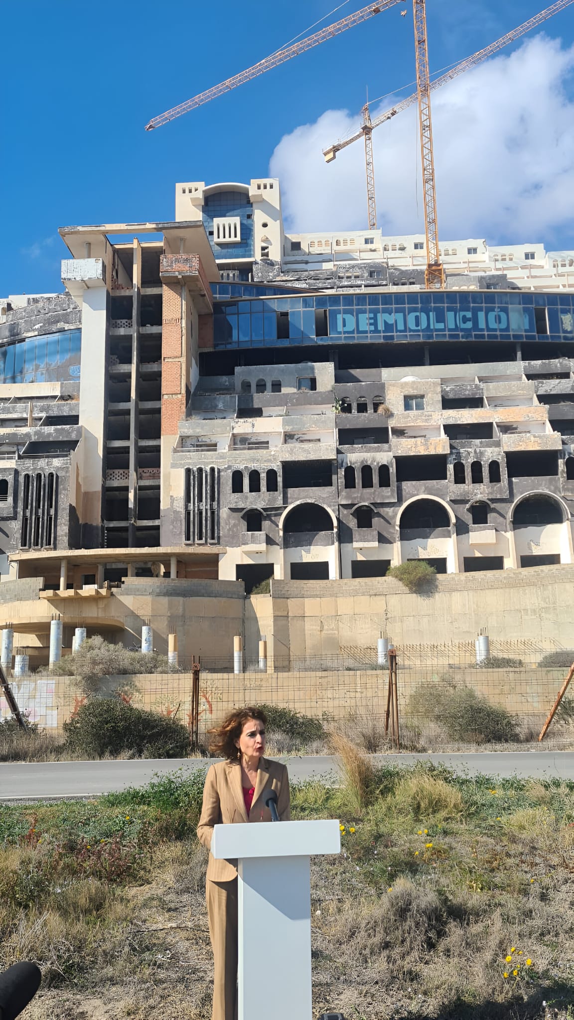 El Gobierno expropiará los terrenos de El Algarrobico para demoler el hotel El Gobierno expropiará los terrenos de El Algarrobico para demoler el hotel