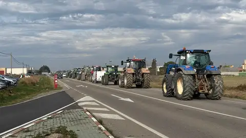 Los tractores han realizado marchas lentas para colapsar el tráfico Los tractores han realizado marchas lentas para colapsar el tráfico