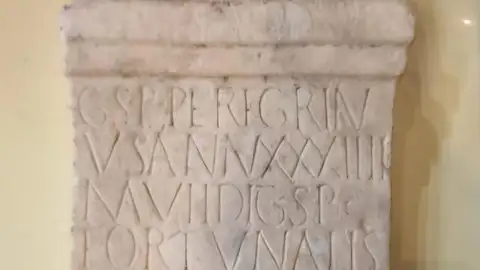 Ara funeraria romana del siglo III d.C. Ara funeraria romana del siglo III d.C.