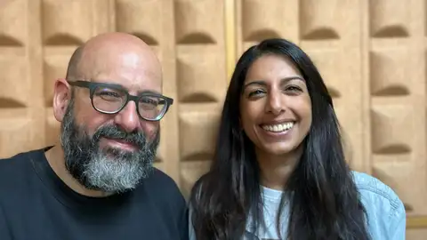 Sergio Miró y Nazia Ramchandani, psicóloga de la AECC Sergio Miró y Nazia Ramchandani, psicóloga de la AECC