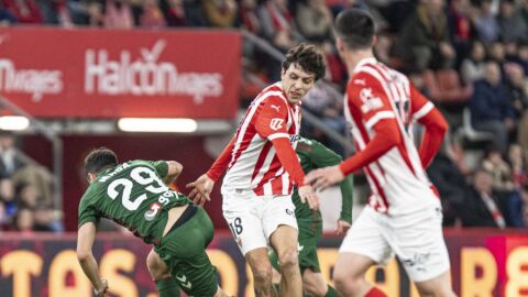Gelabert pugna por un bal&oacute;n