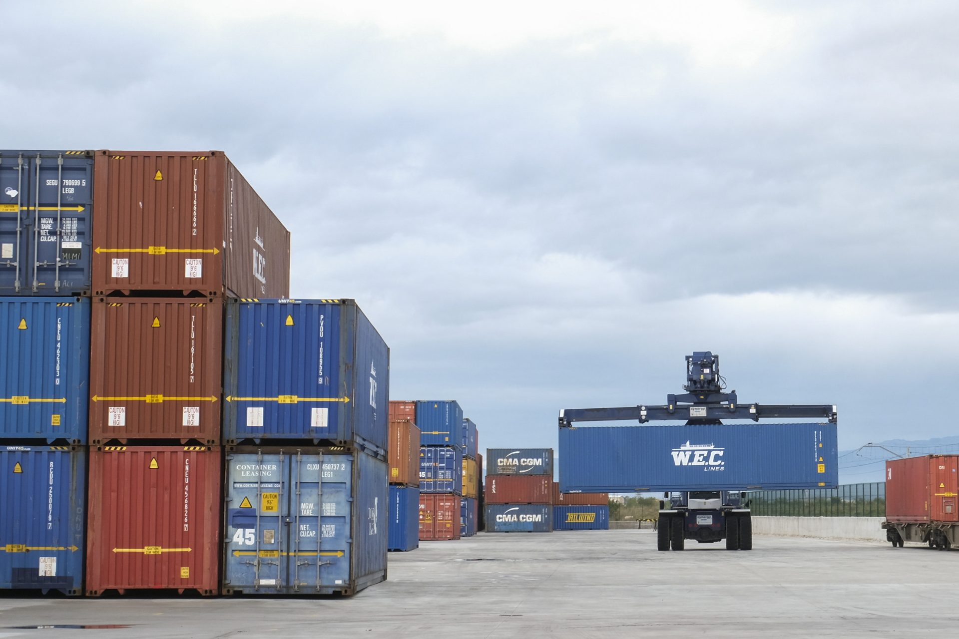 El calzado continúa liderando las exportaciones de la provincia con más del 17 % de las ventas exteriores El calzado continúa liderando las exportaciones de la provincia con más del 17 % de las ventas exteriores