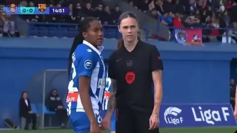 El Espanyol denuncia un "inaceptable" tocamiento de Mapi León a su jugadora Caracas en el derbi El Espanyol denuncia un "inaceptable" tocamiento de Mapi León a su jugadora Caracas en el derbi