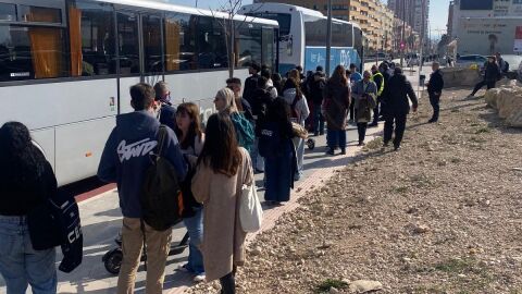 La Conselleria de Infraestructuras valora modificar el estacionamiento del transbordo en autob&uacute;s del TRAM en Benidorm para mejorar el servicio