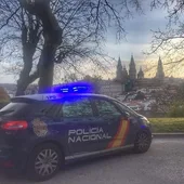 La Policía Nacional detiene "in fraganti" intentando acceder a un establecimiento de la Plaza de Cervantes a un individuo tras asaltar el cafe bar Porta do Camiño La Policía Nacional detiene "in fraganti" intentando acceder a un establecimiento de la Plaza de Cervantes a un individuo tras asaltar el cafe bar Porta do Camiño