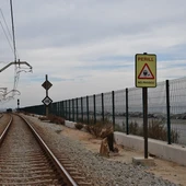 Cerramiento ferroviario en una línea de tren Cerramiento ferroviario en una línea de tren