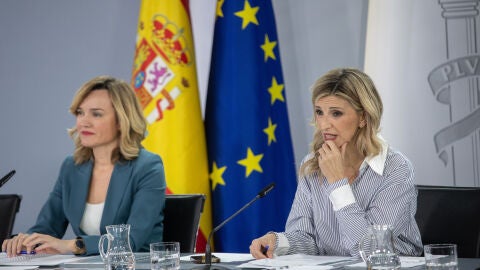  La ministra Portavoz, de Educaci&oacute;n, Formaci&oacute;n Profesional y Deportes, Pilar Alegr&iacute;a y la vicepresidenta segunda y ministra de Trabajo y Econom&iacute;a Social, Yolanda D&iacute;az