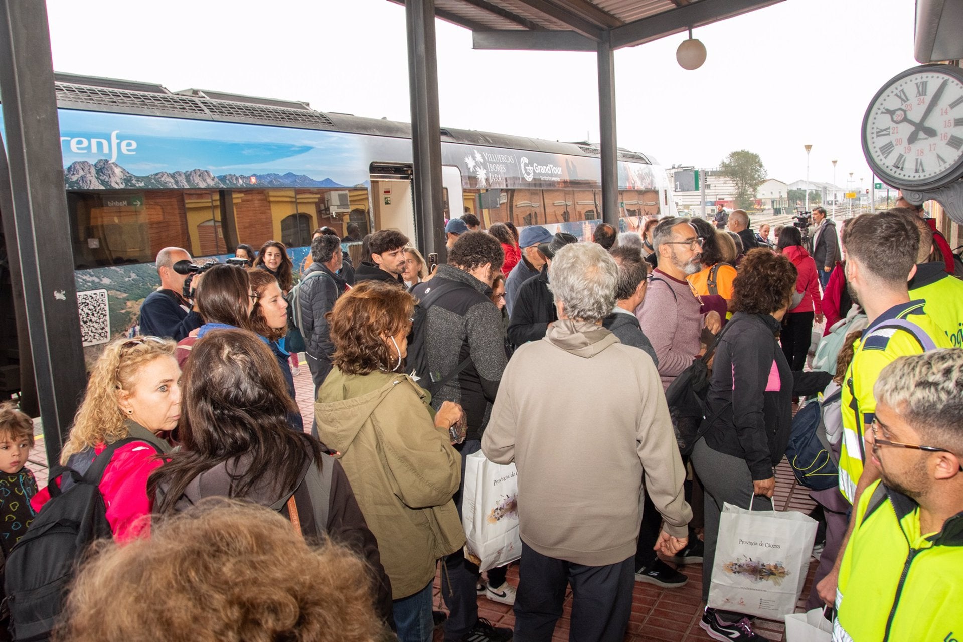 Los billetes del tren turístico temático a Trasierra-Tierras de Granadilla del 8 de marzo ya se pueden adquirir Los billetes del tren turístico temático a Trasierra-Tierras de Granadilla del 8 de marzo ya se pueden adquirir