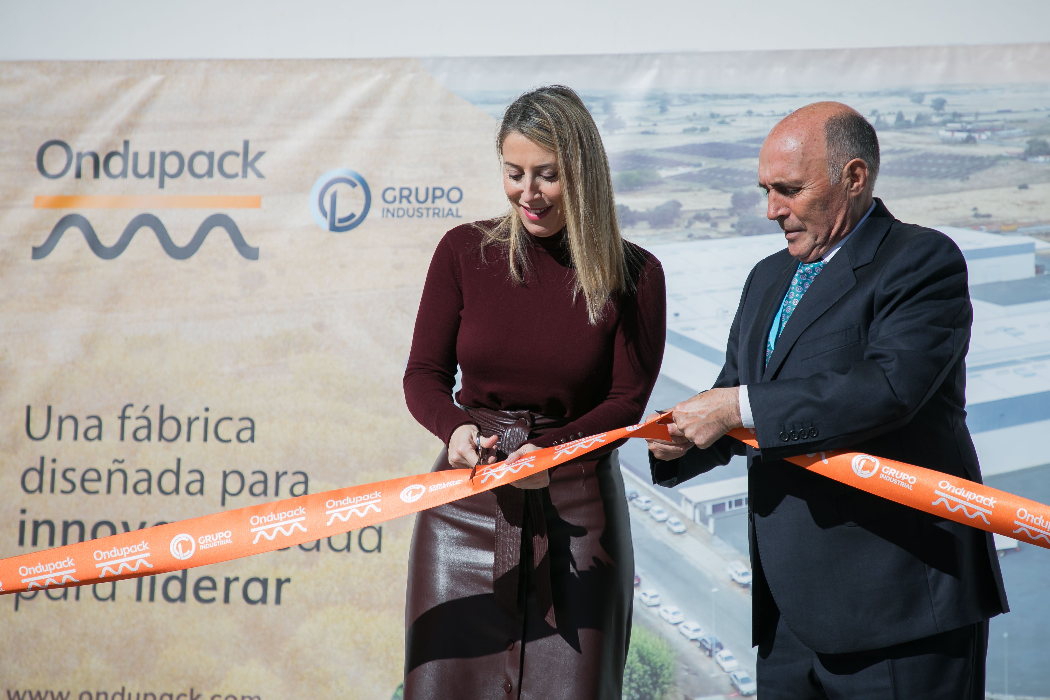 CL Grupo Industrial inaugura su nueva planta de cartonaje en Navalmoral de la Mata tras una inversión de 49 millones CL Grupo Industrial inaugura su nueva planta de cartonaje en Navalmoral de la Mata tras una inversión de 49 millones