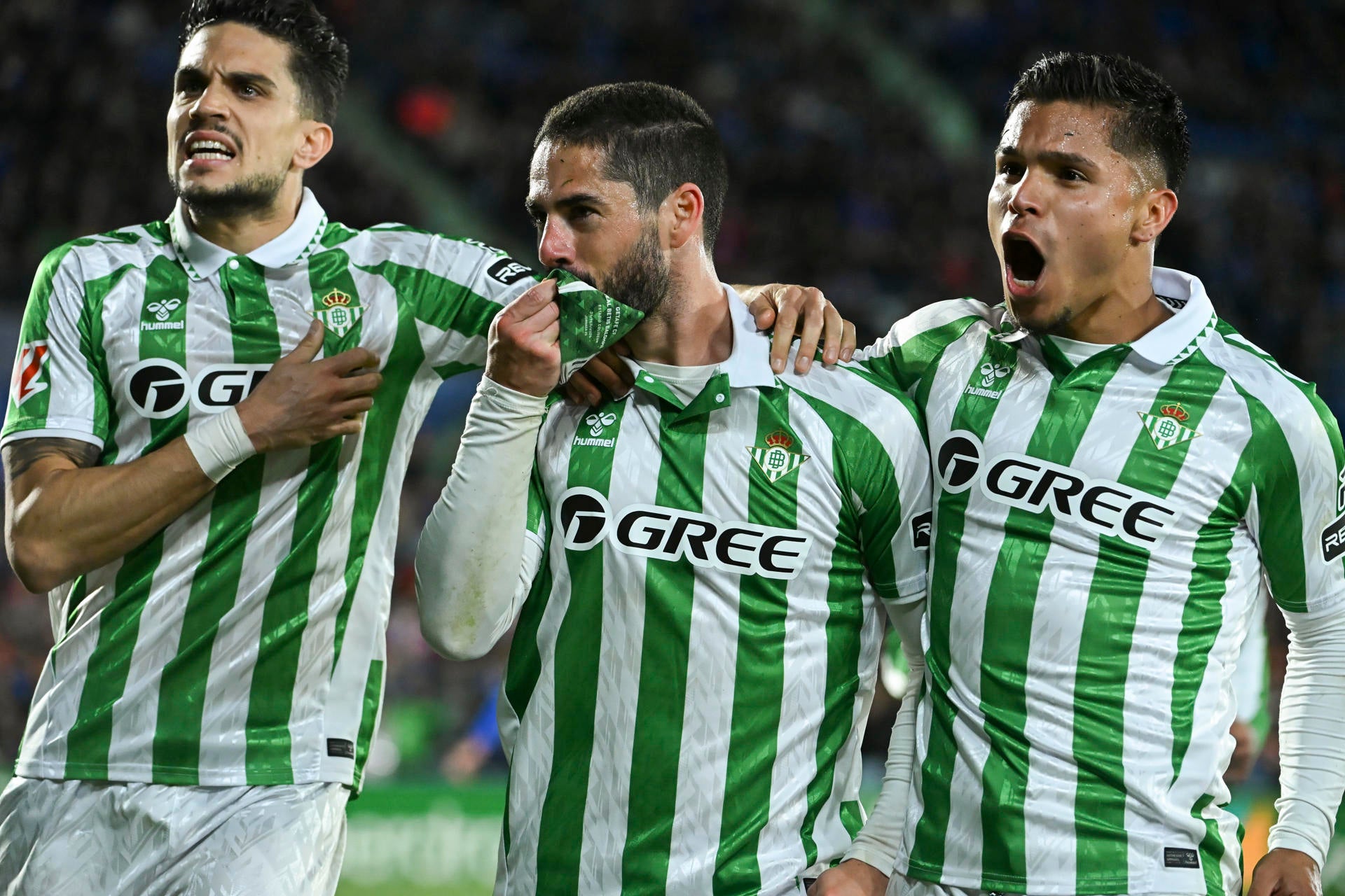 El Betis acaricia Europa gracias a un doblete de Isco El Betis acaricia Europa gracias a un doblete de Isco