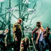 El Teatro del Soho CaixaBank acoge la función benéfica de Un monstruo viene a verme de LaJoven a favor de Asociación Española Contra el Cáncer el 23 de abril