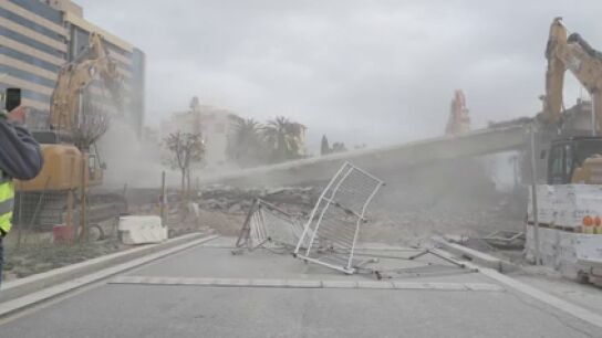 Restablecido el tr&aacute;fico en el Paseo Mar&iacute;timo de Palma tras la demolici&oacute;n del puente de Paraires y la retirada de la pasarela del Hotel Mediterr&aacute;neo