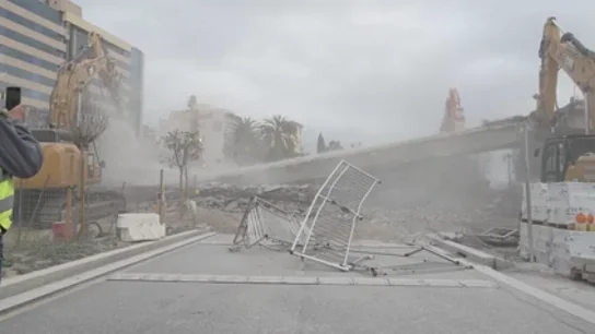 Restablecido el tráfico en el Paseo Marítimo de Palma tras la demolición del puente de Paraires y la retirada de la pasarela del Hotel Mediterráneo Restablecido el tráfico en el Paseo Marítimo de Palma tras la demolición del puente de Paraires y la retirada de la pasarela del Hotel Mediterráneo