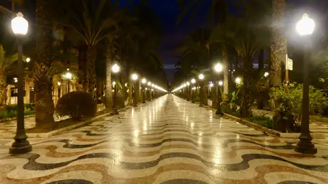 La explanada limpia de casetas