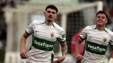 Agustín Álvarez celebra su gol ante el Cartagena, con Germán Valera al fondo. Agustín Álvarez celebra su gol ante el Cartagena, con Germán Valera al fondo.