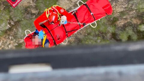 rescate de ciclista por bomberos en Finestrat rescate de ciclista por bomberos en Finestrat