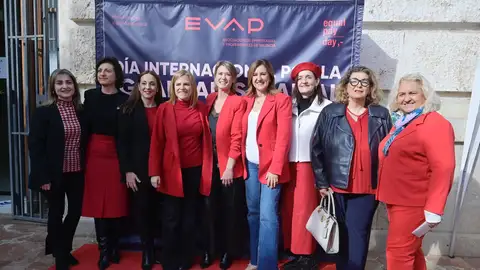La alcaldesa de València y la delegada del gobierno han participado en el acto de EVAP. La alcaldesa de València y la delegada del gobierno han participado en el acto de EVAP.