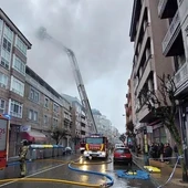 Seis familias realoxadas por un lume nun edificio da Avenida de Santiago de Ourense Seis familias realoxadas por un lume nun edificio da Avenida de Santiago de Ourense