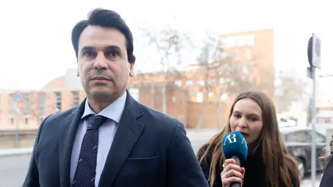 La pareja de la presidenta de la Comunidad de Madrid, Alberto González Amador, llega a declarar a los juzgados de Plaza de Castilla La pareja de la presidenta de la Comunidad de Madrid, Alberto González Amador, llega a declarar a los juzgados de Plaza de Castilla/ Eduardo Parra / Europa Press