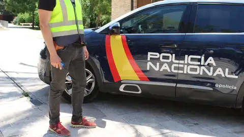 Un agente de la Policía Nacional. Un agente de la Policía Nacional.