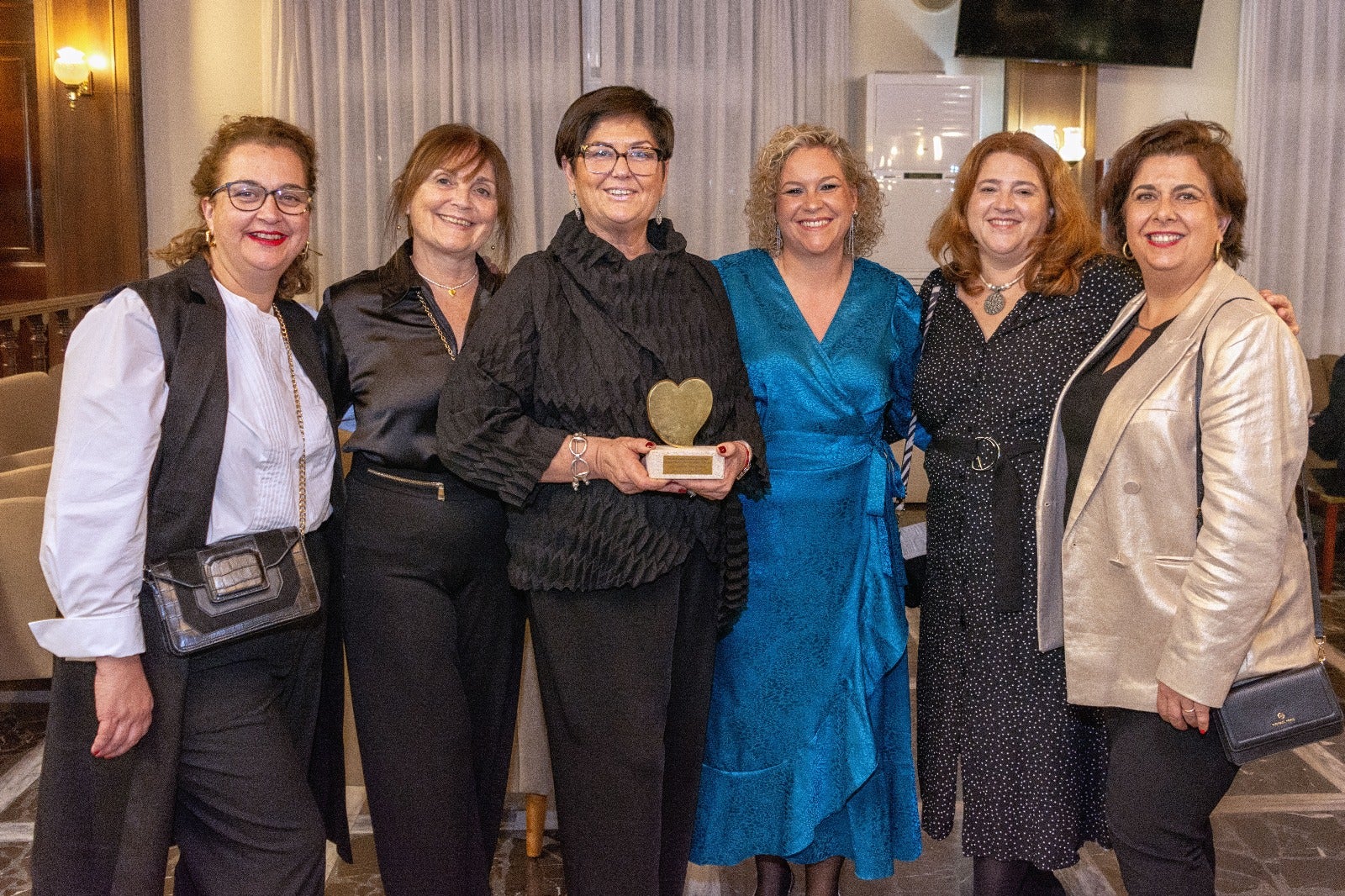 Mari Carmen Barcelona, Jefa Comercial de Onda Cero Cartagena, premiada por "Cartagena por la Caridad" por la campaña "Endulzando la Navidad" Mari Carmen Barcelona, Jefa Comercial de Onda Cero Cartagena, premiada por "Cartagena por la Caridad" por la campaña "Endulzando la Navidad"