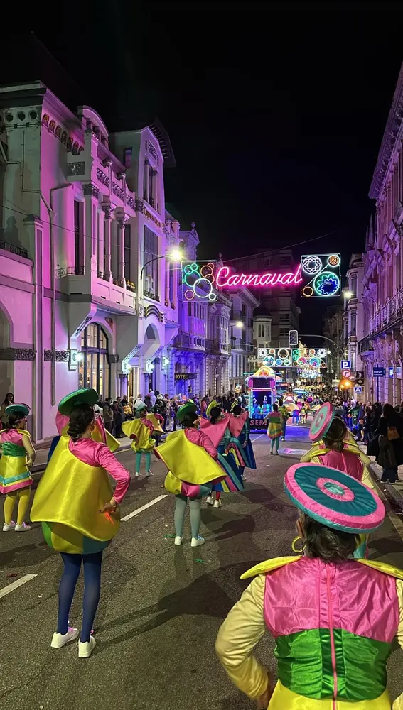 El Carnaval de Luarca desfilando por las calles de la Villa. El Carnaval de Luarca desfilando por las calles de la Villa.