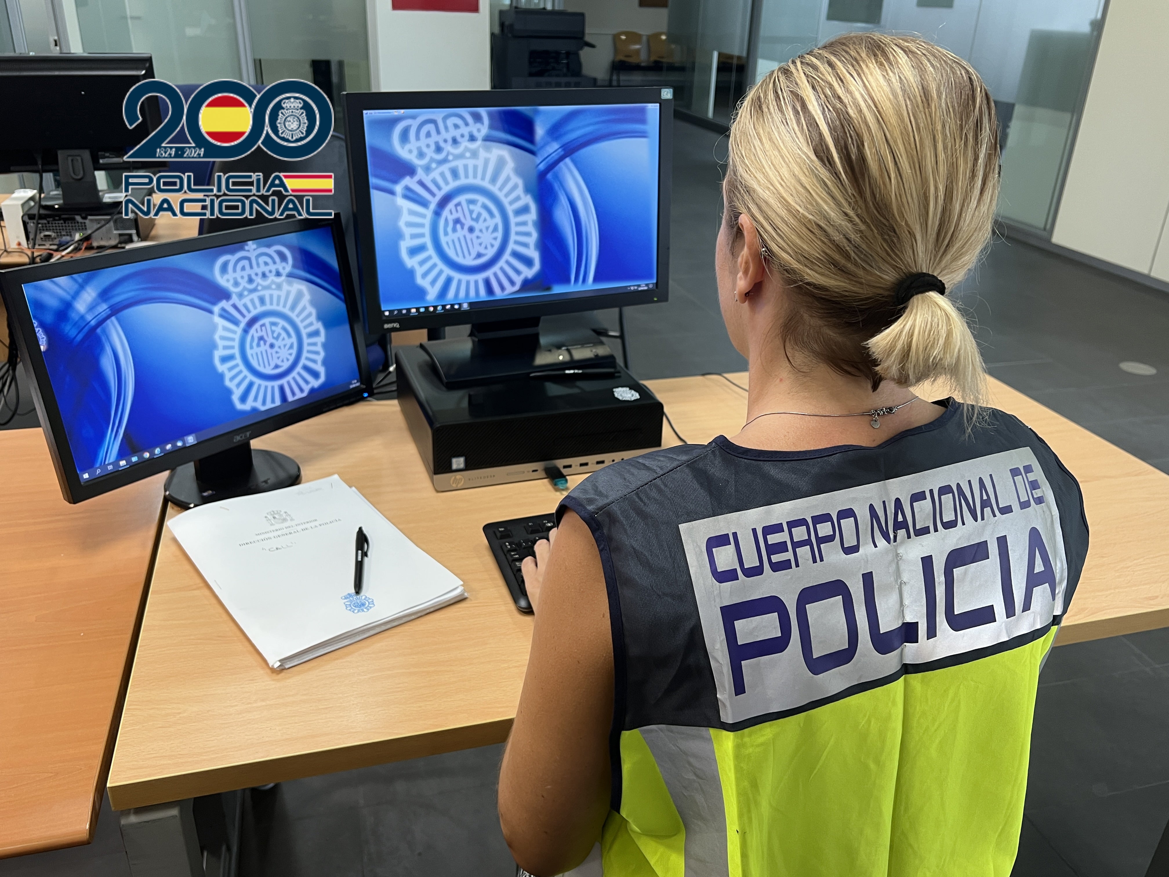 La Policía Nacional de Alicante detiene a un varón por estafar más de 8.700 euros en compras por internet La Policía Nacional de Alicante detiene a un varón por estafar más de 8.700 euros en compras por internet