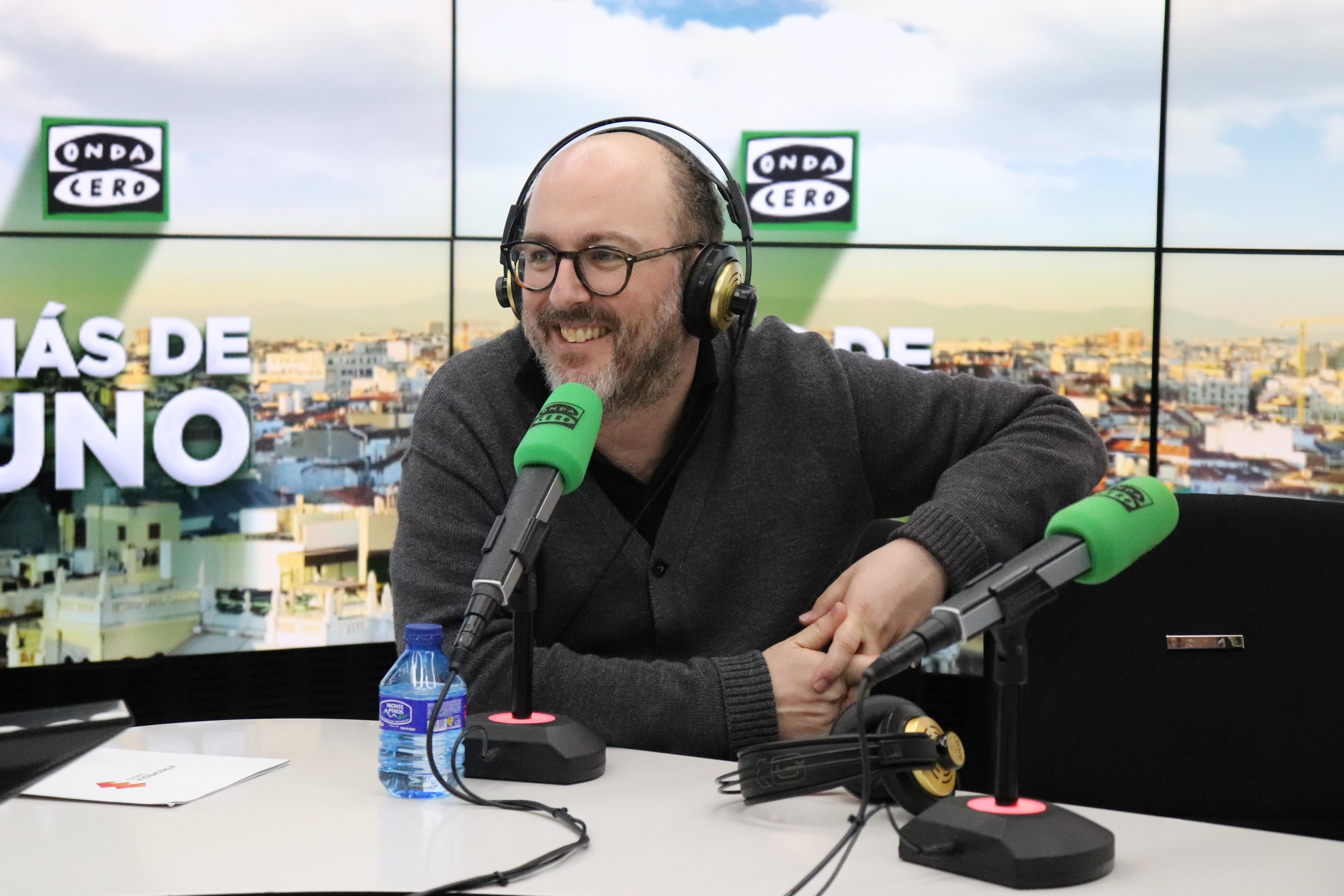 Borja Cobeaga, guionista de 'Su Majestad': "Me gustaba más el título de 'Infanta terrible'"