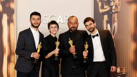 Basel Adra, Rachel Szor, Hamdan Ballal y Yuval Abraham, directores del documental 'No other land' El Oscar que ha enfadado al Gobierno de Israel: "Un momento triste para la historia del cine"