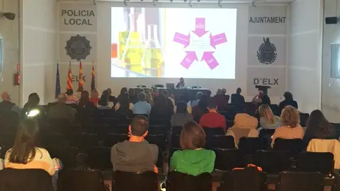 Clausura en Elche de las jornadas de la Generalitat centradas en la violencia sobre la mujer y su relación con la salud mental. Clausura en Elche de las jornadas de la Generalitat centradas en la violencia sobre la mujer y su relación con la salud mental.