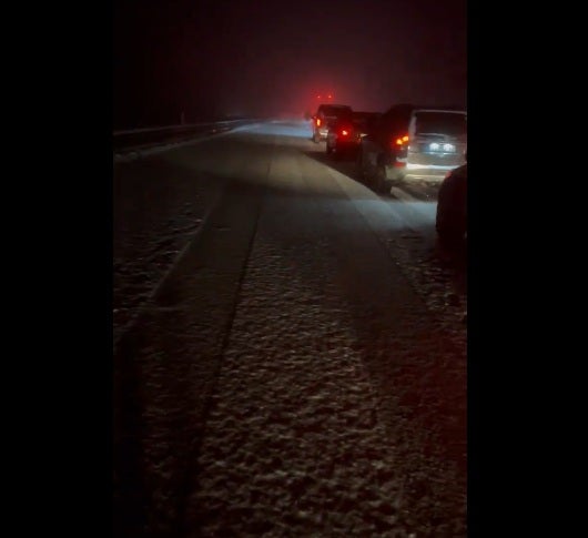 La DGT pide precaución para circular en la A-2 en Alcolea del Pinar (Guadalajara) por acumulación de nieve La DGT pide precaución para circular en la A-2 en Alcolea del Pinar (Guadalajara) por acumulación de nieve